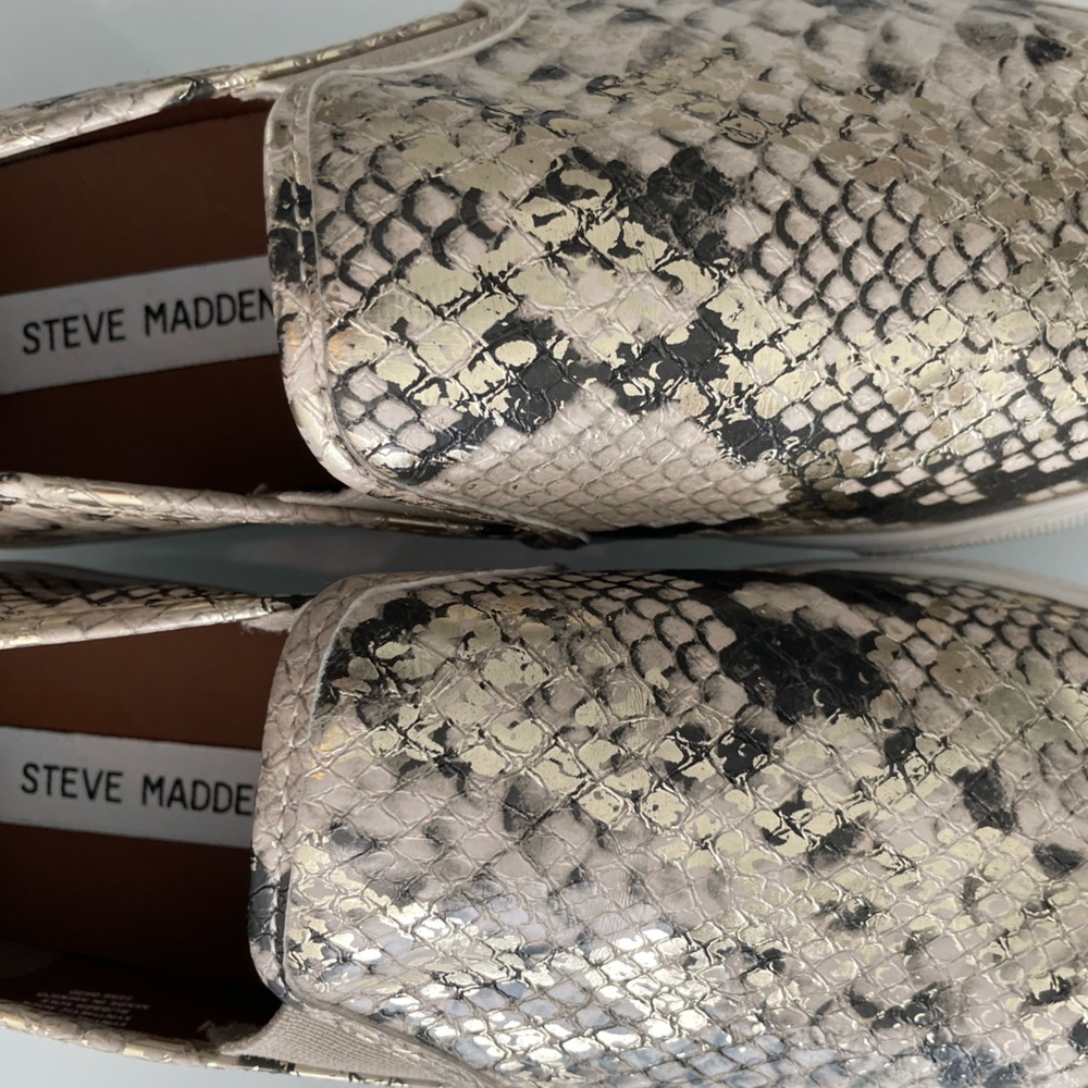 Steve Madden Limited Edition Snakeskin Flats (BRAND NEW)!!